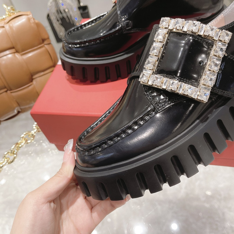 roger u1u1er go-thick strass buckle loafers in patent leather black