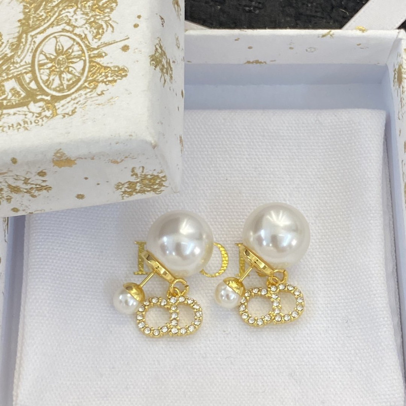 d*or cd Di*m*nd pearl earring