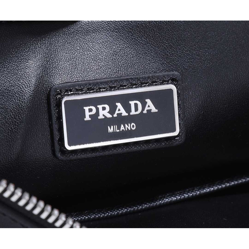 Pra*a leather pouch black
