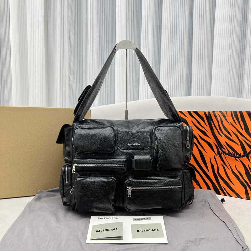 ba*len*cia*ga S*perbusy large sling bag in black