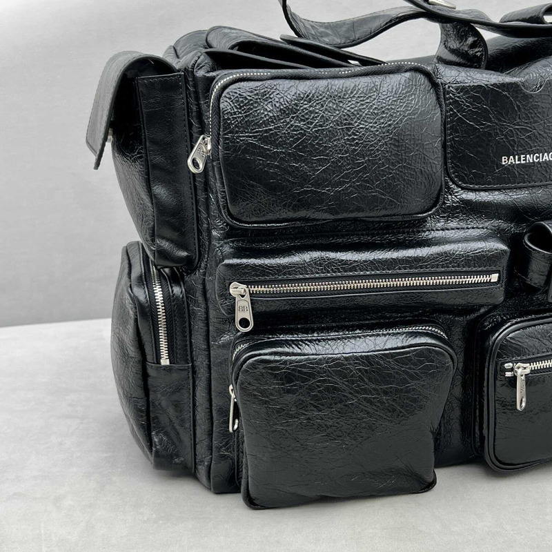 ba*len*cia*ga S*perbusy large sling bag in black