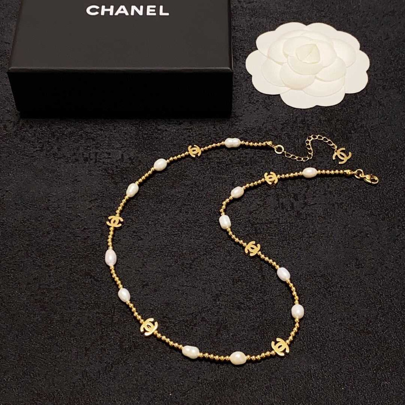 Ch*el pearl necklace gold