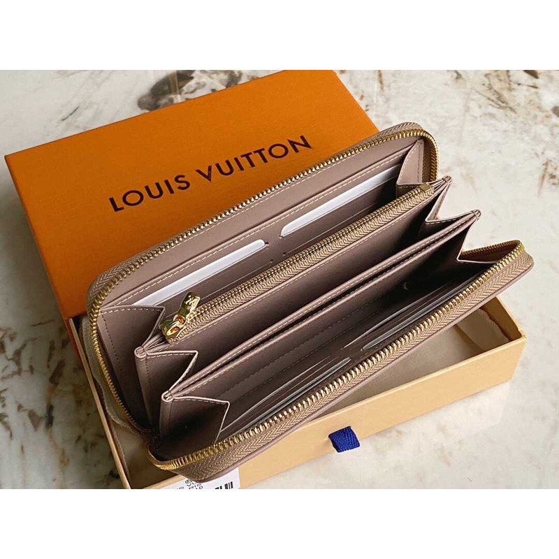 l**is V*t*n  zippy wallet nude pink