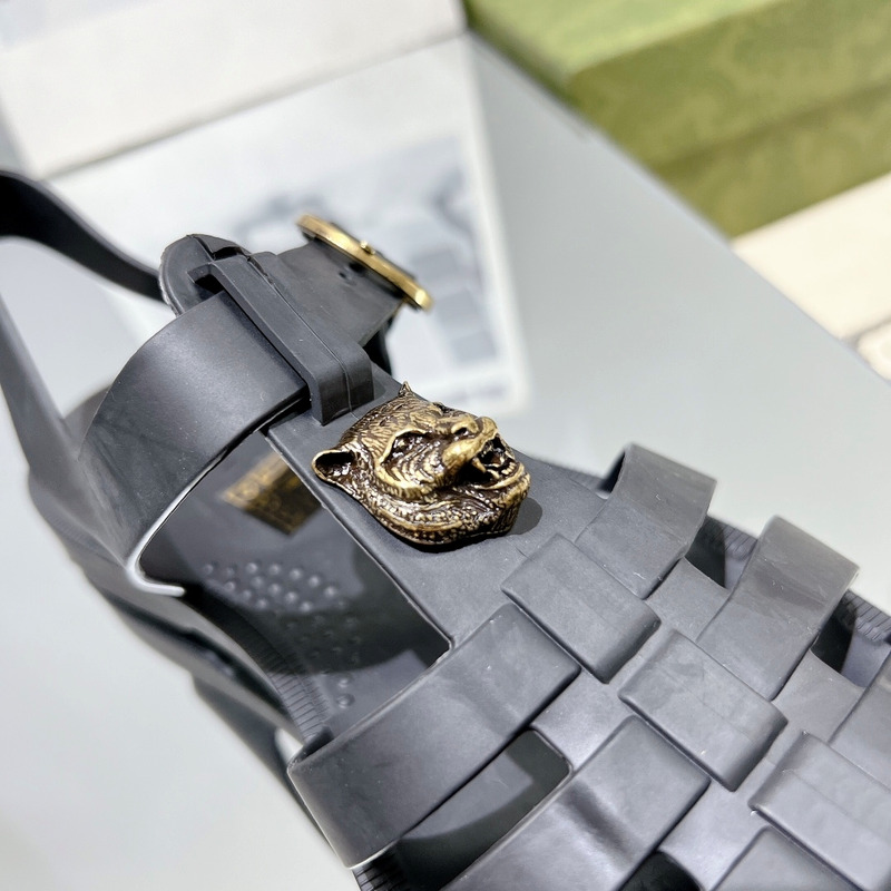 G*u*i rubber buckle strap sandals black