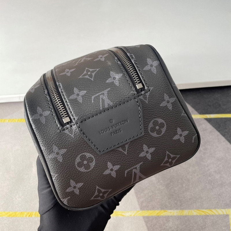 l**is V*t*n dopp kit toiletry bag