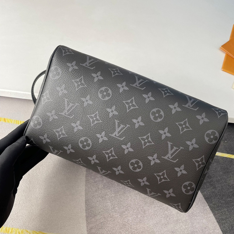 l**is V*t*n dopp kit toiletry bag